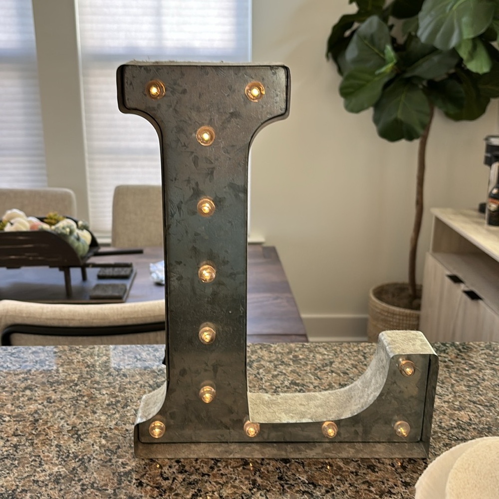 Decorative Light up “L”